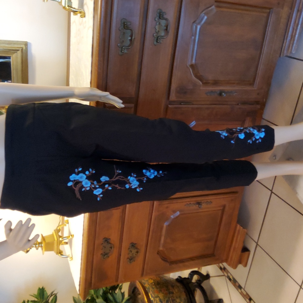 Lifestyle Attitude Embroidered Ankle Pants